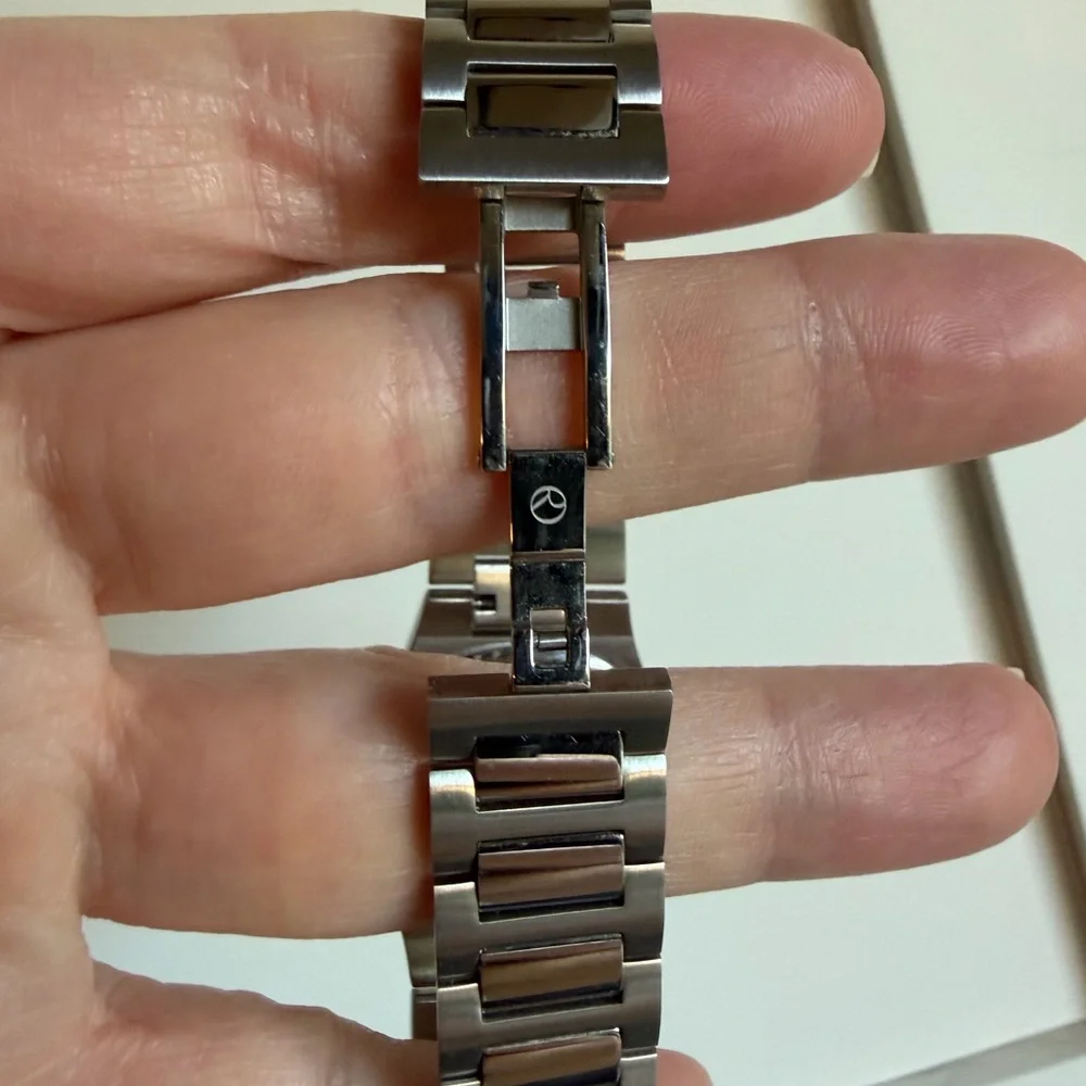 Nuamore Oceana Watch